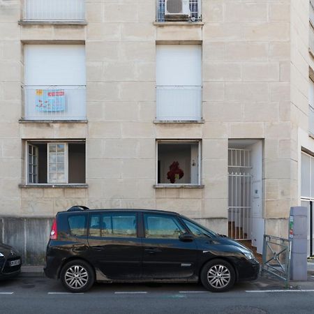 Appartement De Charme - Vue Sur Remparts - Wifi Gratuit - Parking Payant A Proximite Авиньон Екстериор снимка